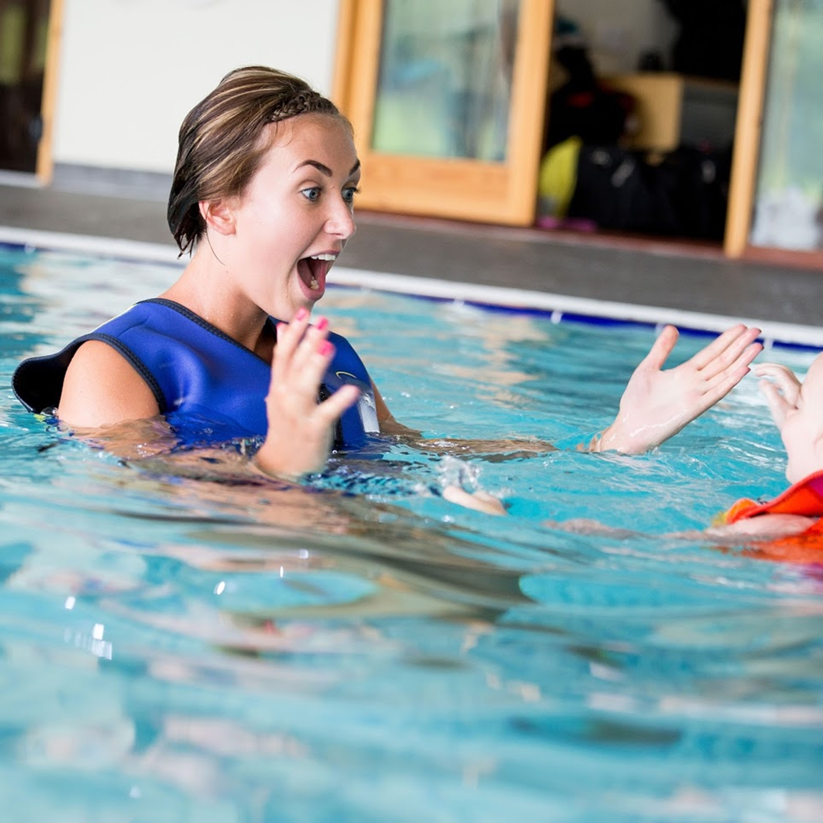 KONFIDENCE Schwimmweste für Erwachsene blau-gelb Brustumfang 106-116 cm