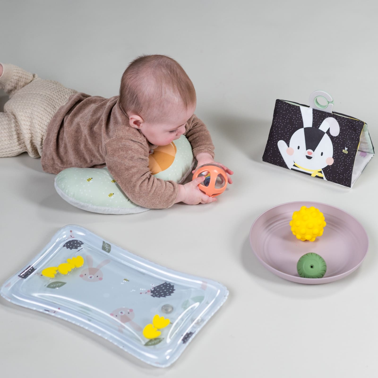 TAF-TOYS Geschenkset Tummy Time 7-teilig