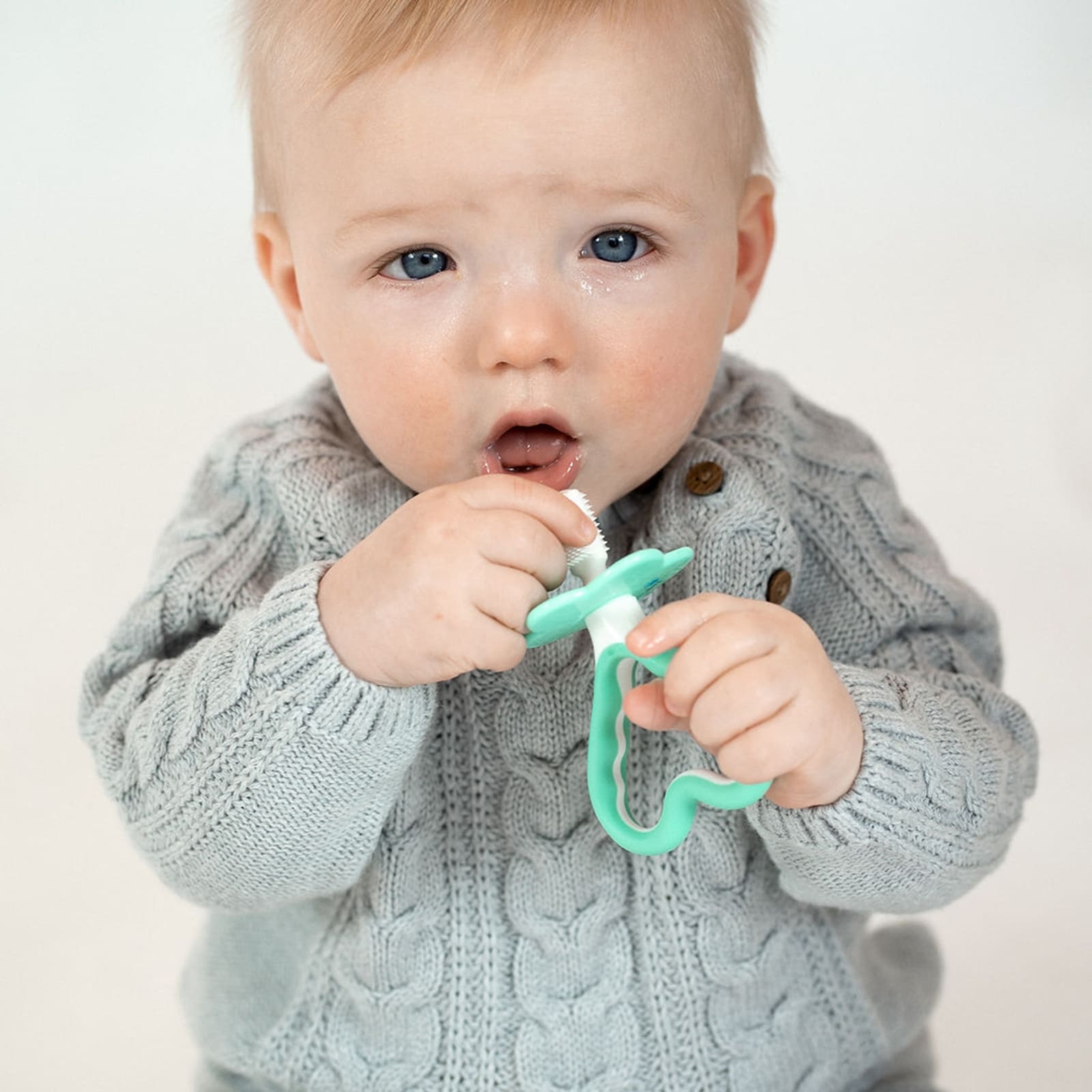 BRUSH-BABY Brosse à dents et anneau de dentition pour bébé